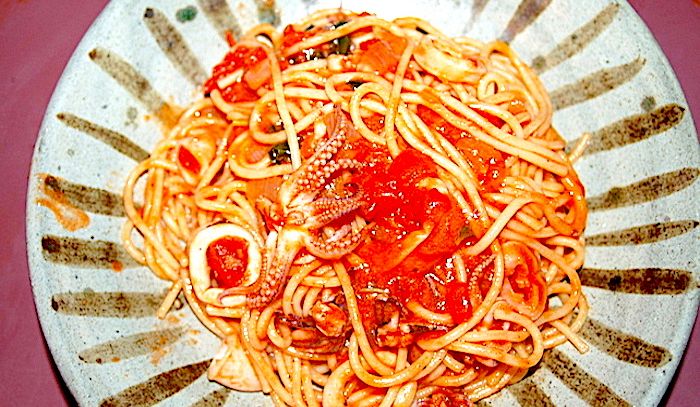 Spaghetti con sugo di calamari