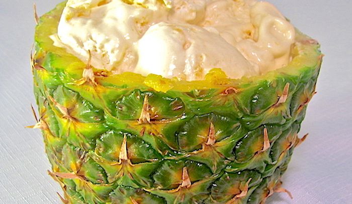 Ananas con crema chantilly