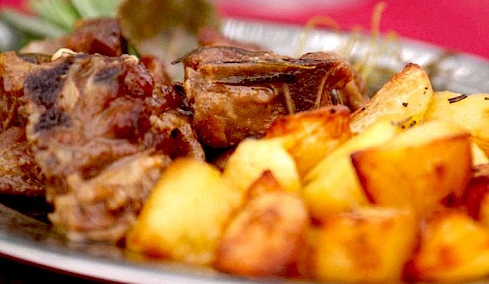 Agnello al forno con patate - La Ricetta di Buonissimo