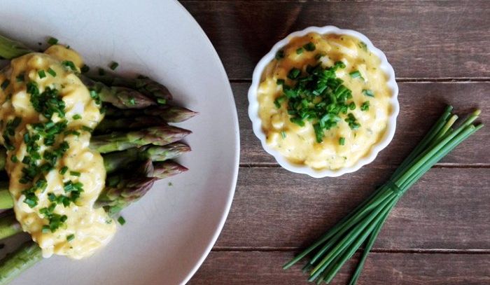 Asparagi in salsa bolzanina