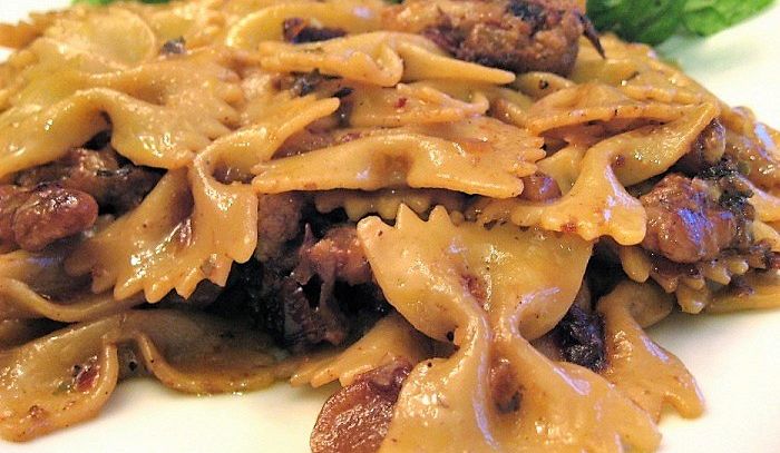 Farfalle con gorgonzola, noci e pere