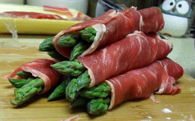 Involtini di asparagi