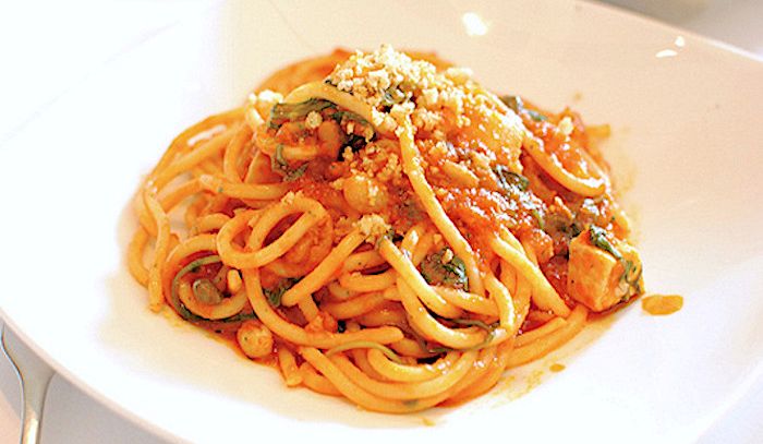 Pasta al pomodoro e baccalà