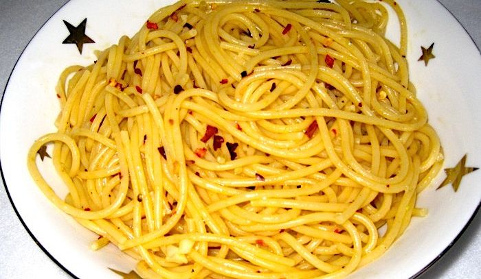Spaghetti aglio olio e peperoncino