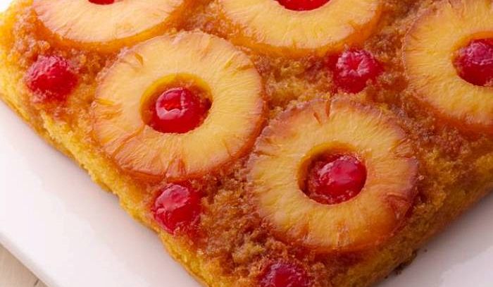 Torta con frutta e spezie