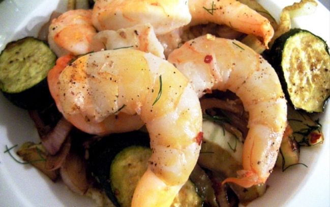 Zucchine e gamberi in padella