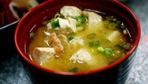 Zuppa di miso al tofu