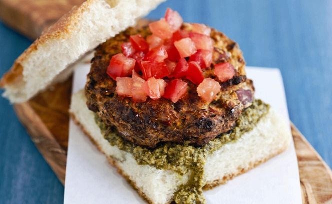 Burger alle erbe con focaccia