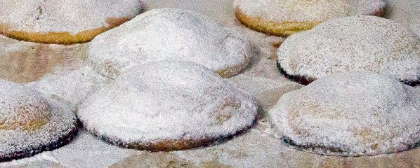 Le genovesi, un dolce antico raccontato nel libro "Mandorle amare"
