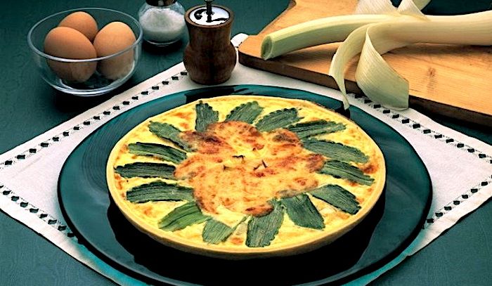 Crostata con porri e scamorza