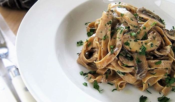 Tagliatelle alla panna e funghi