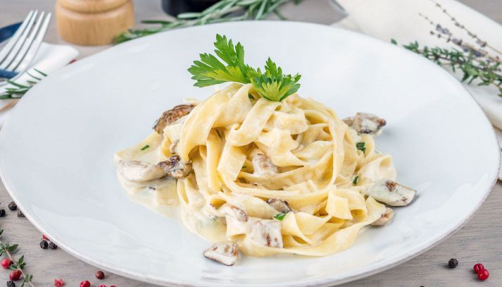 Tagliatelle alla panna e funghi