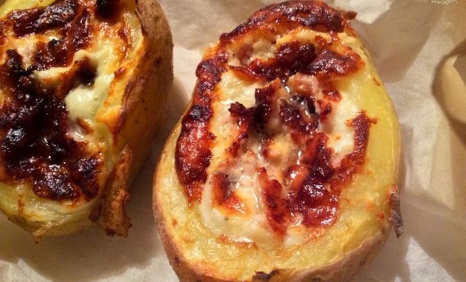 Patate al forno ripiene con quello che c'è ...