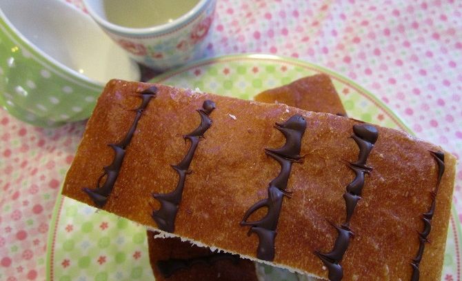 Brioches con crema vaniglia e panna