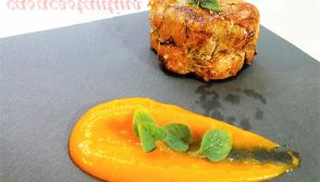 Maiale con salsa di loti