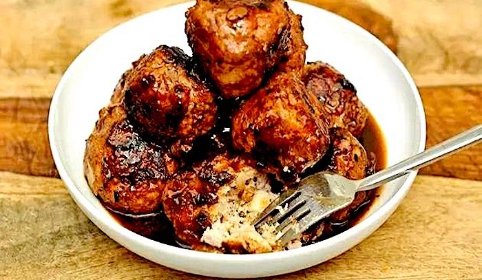 Polpette di mele in salsa di vino