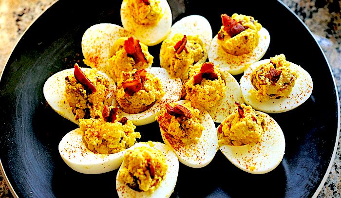 Uova indiavolate con rafano e pancetta