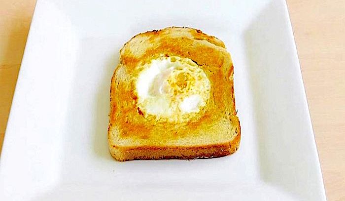 Uova nel pane
