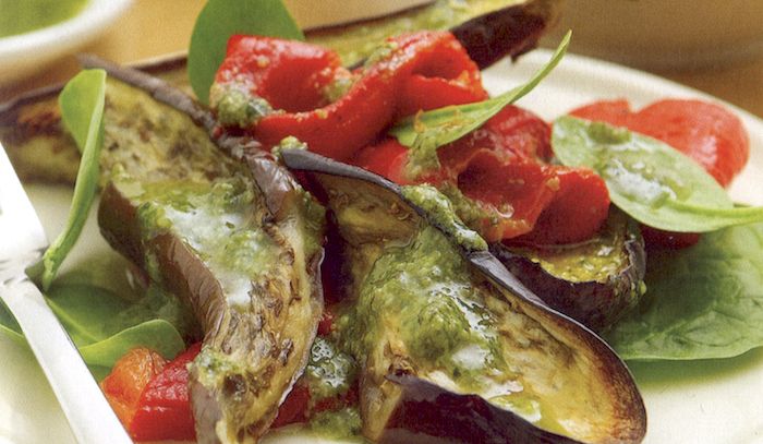 Insalata di melanzane e peperoni al pesto