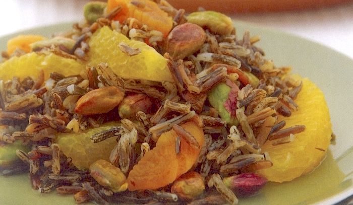 Insalata di riso selvaggio e frutta