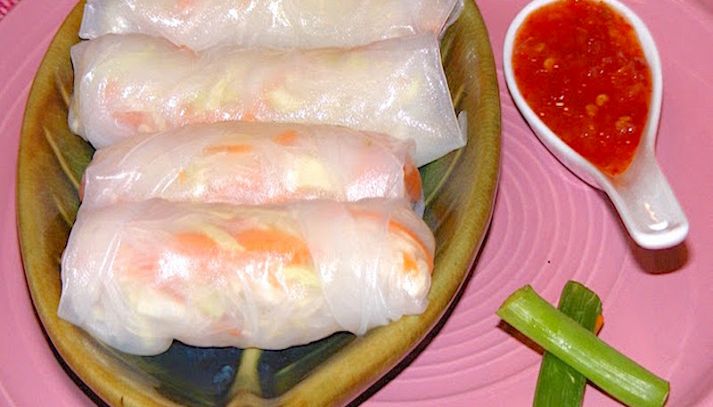 Involtini di sfoglia di riso con pollo