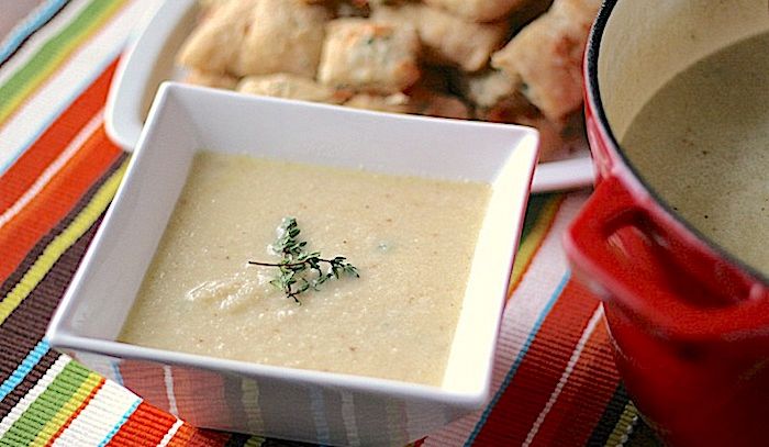 Zuppa di cavolfiore arrostito con formaggio