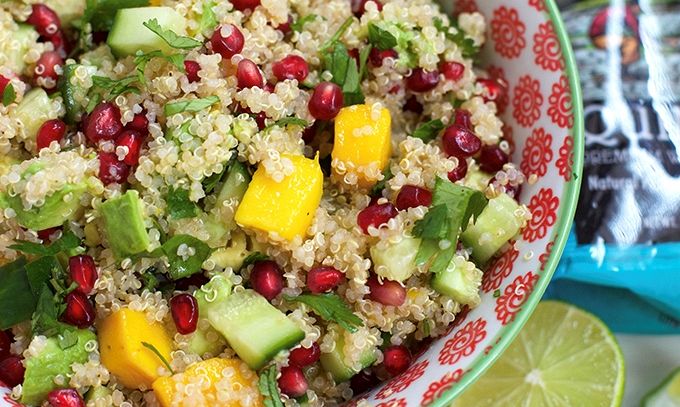 Insalata di quinoa, mango e avocado