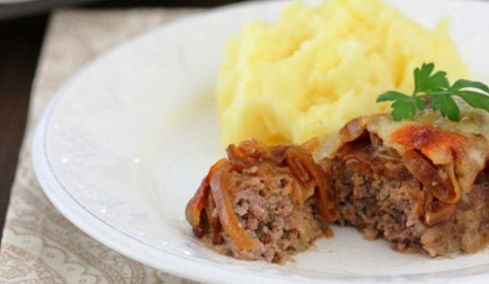 Polpette con cipolle e formaggio