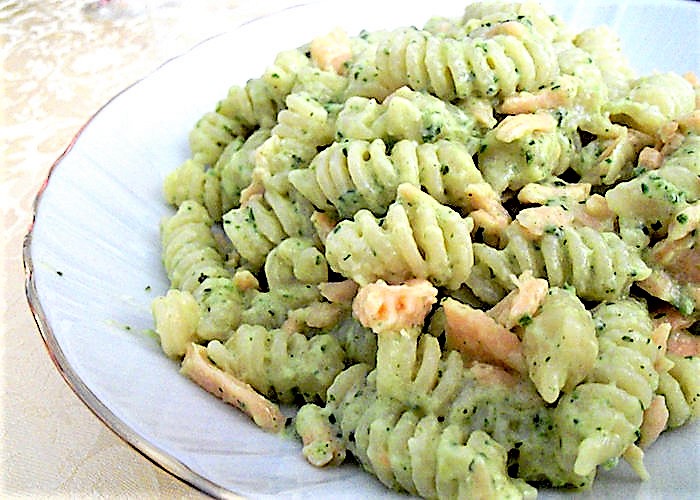 Fusilli Al Pesto Di Zucchine E Salmone - La Ricetta Di Buonissimo