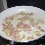 Tagliatelle panna piselli e prosciutto - La Ricetta di ...