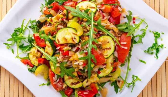 Insalata di riso basmati e verdure