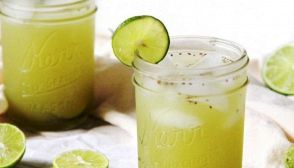 Lime e tè verde ghiacciati