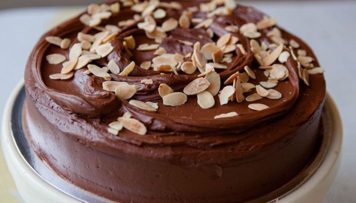 Torta al latte di mandorla e cioccolato