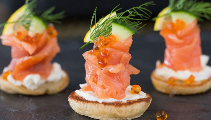 Blini con salmone affumicato e panna acida