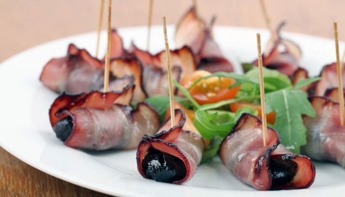 Involtini prugne e pancetta