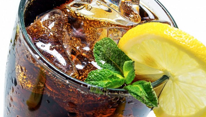 Coca Cola, ecco come è fatta e quanti zuccheri contiene