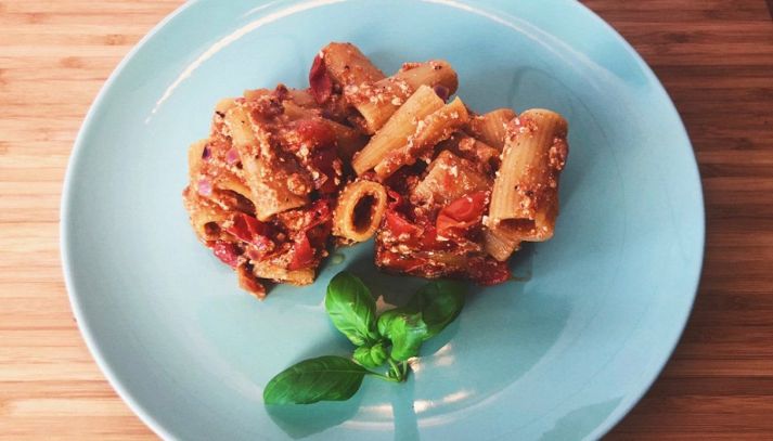 Rigatoni pomodori e acciughe