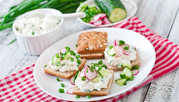 Tartine zucchine e cetrioli