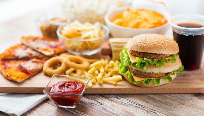 Junk food: gli effetti del cibo spazzatura sul nostro corpo