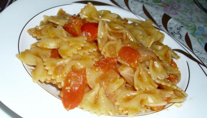Farfalle con pomodorini e mozzarella di bufala