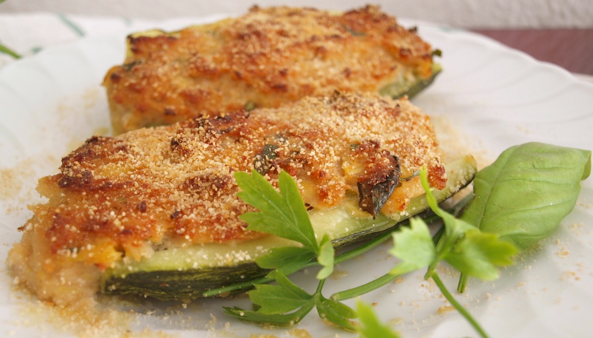 Zucchine ripiene ai peperoni e ventresca