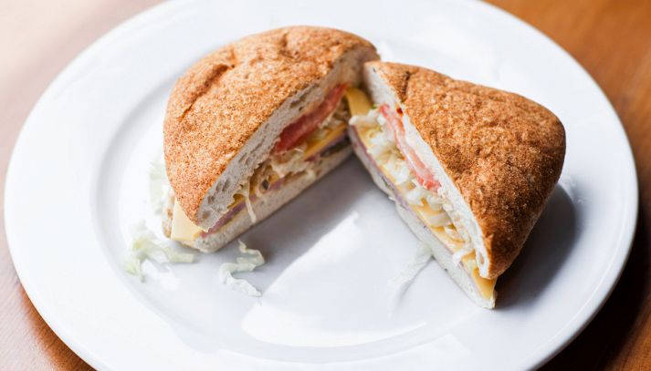 Panini al latte speck e carciofi