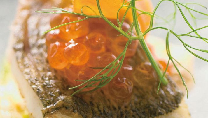 Branzino con uova di salmone