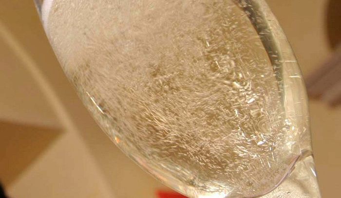 San Valentino, 10 regole per brindare con lo Champagne