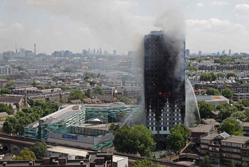 Farnesina, nell'incendio di Londra due italiani dispersi. Almeno 12 i morti