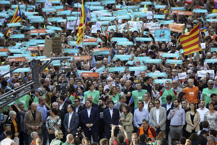 Governo Rajoy commissaria la Catalogna, l'ira di Puigdemont