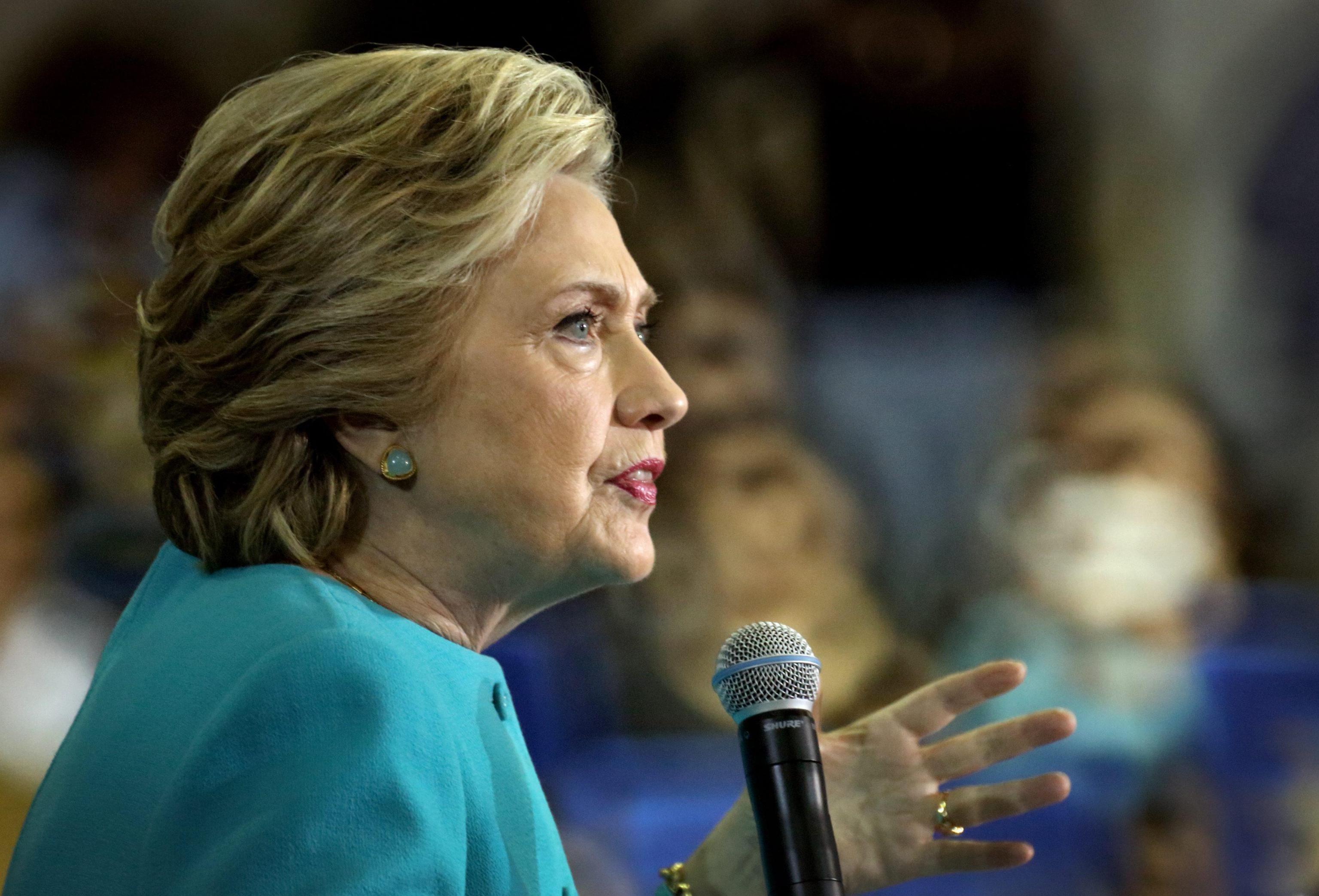 Nyt, Hillary finanziò dossier anti-Trump