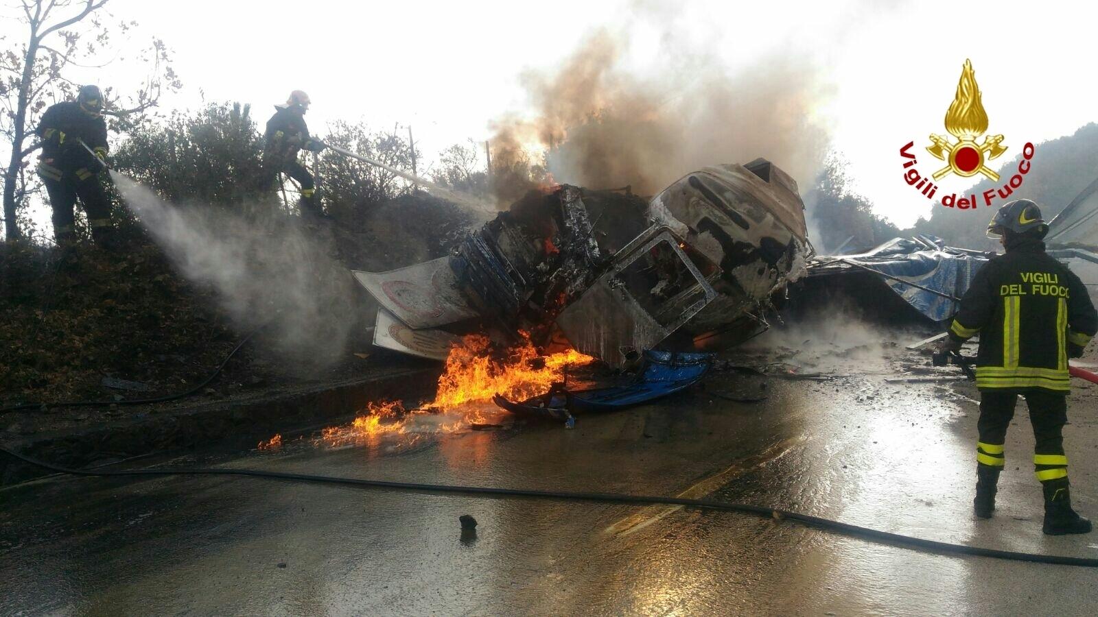 Tir a fuoco su A10, 11 km di coda