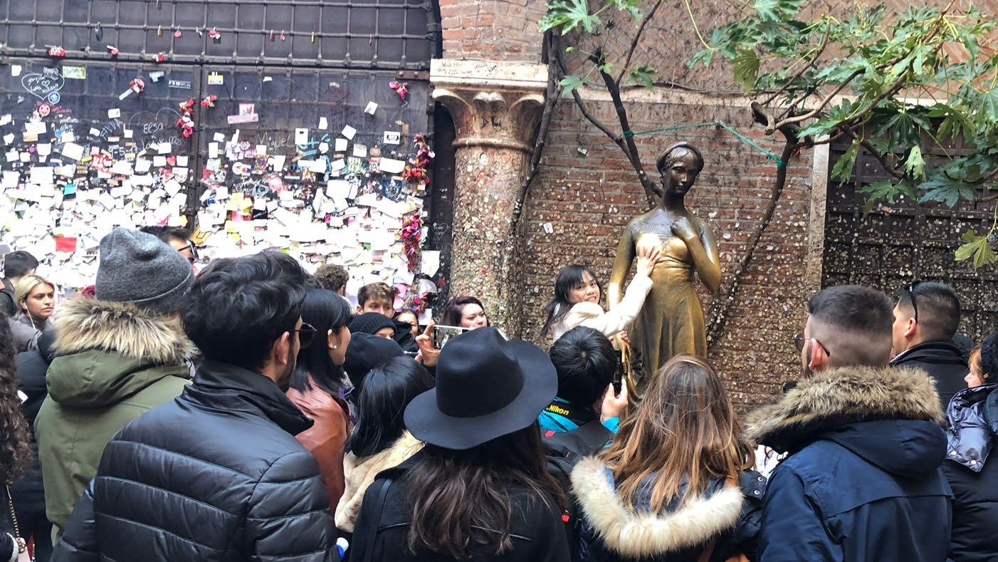 San Valentino: folla a Casa Giulietta
