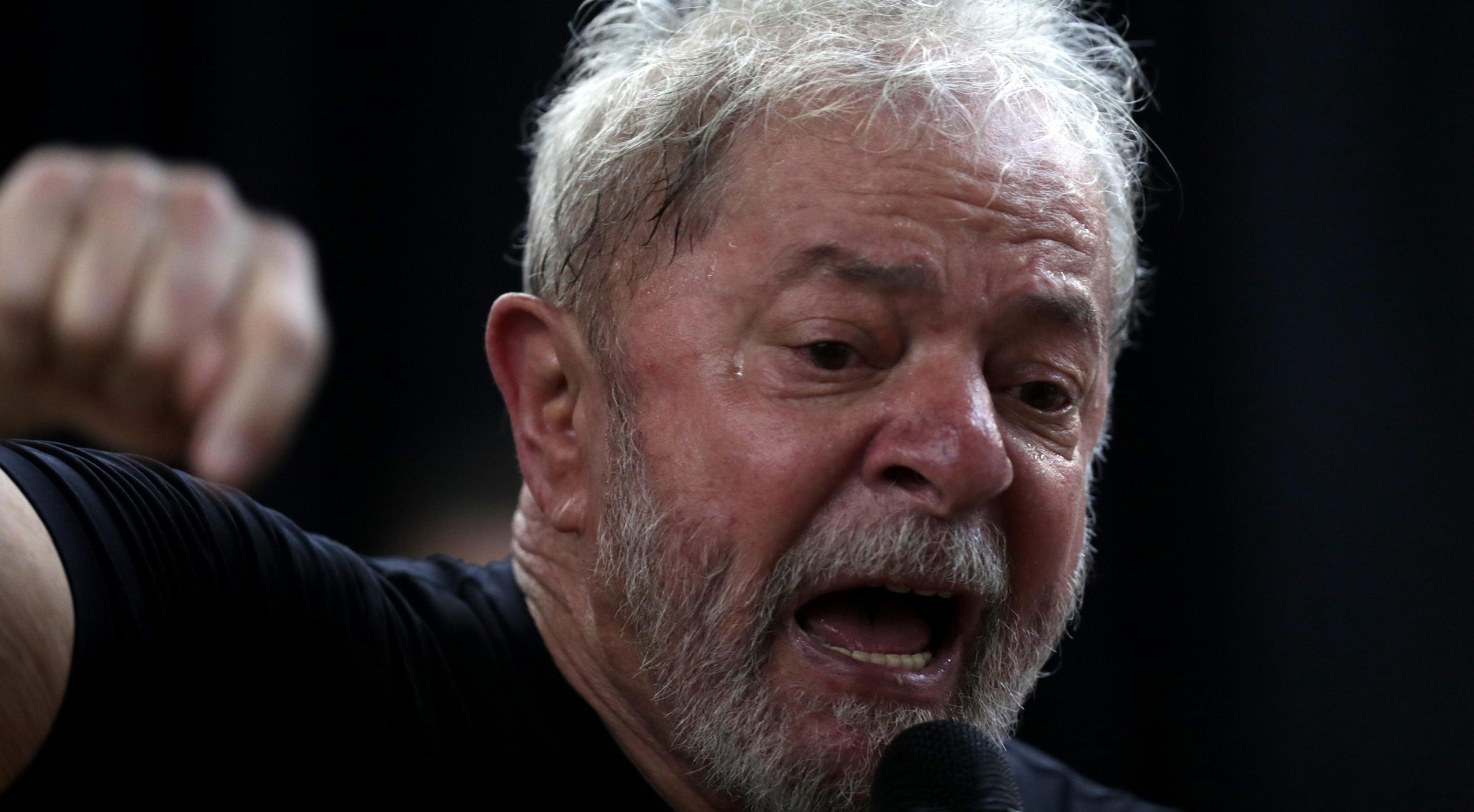Lula arrivato a Curitiba, notte in cella